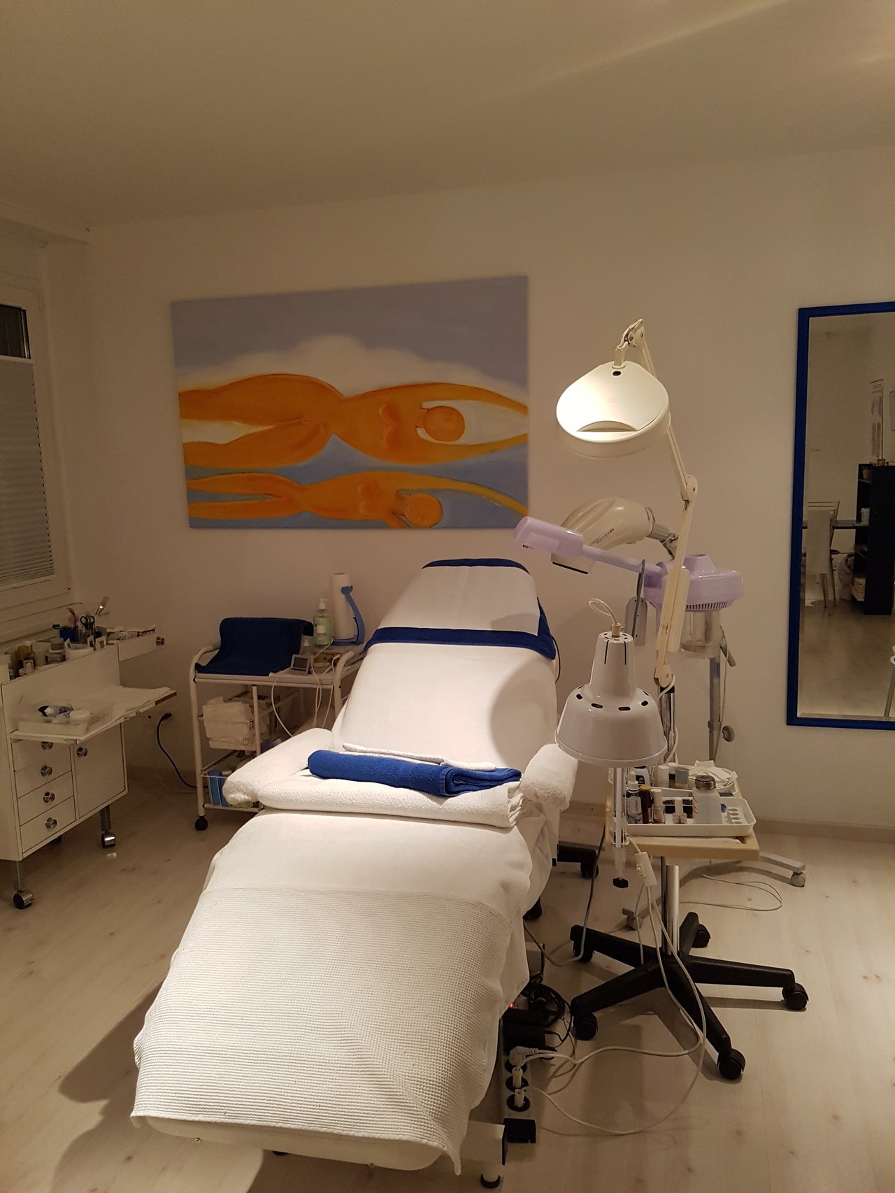 Professionelle Kosmetik-Ausstattung für Wellness und Pflege